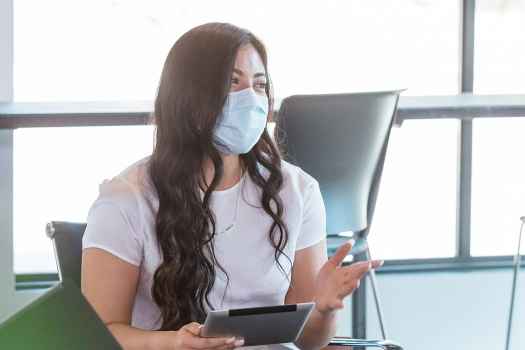 Female clinician in group therapy