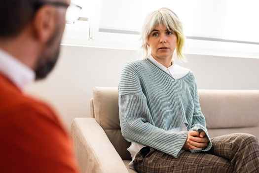 blonde woman talking to a therapist